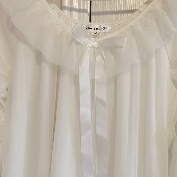 BEAUTY SLEEPING GOWN SIZE SMALL/MEDIUM - Picture 3 of 8